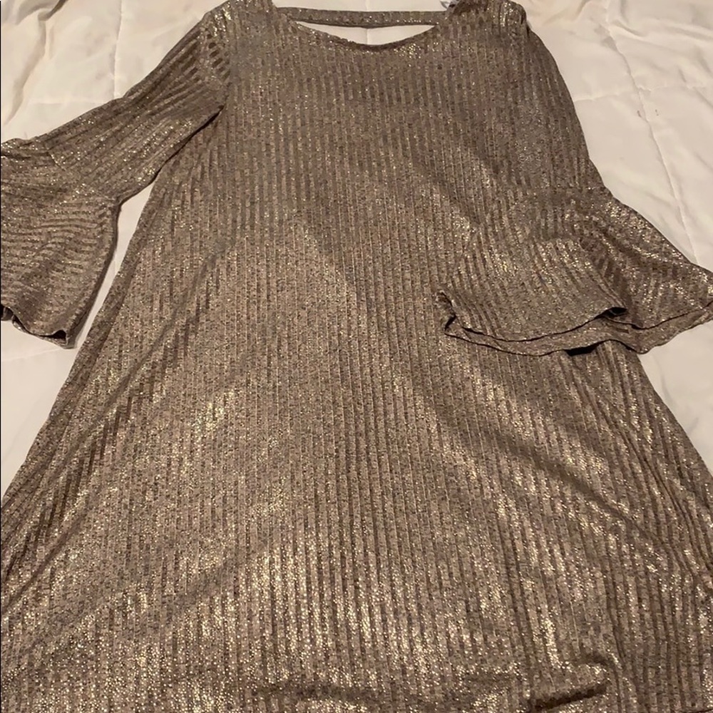 Stunning, sparkly dress!